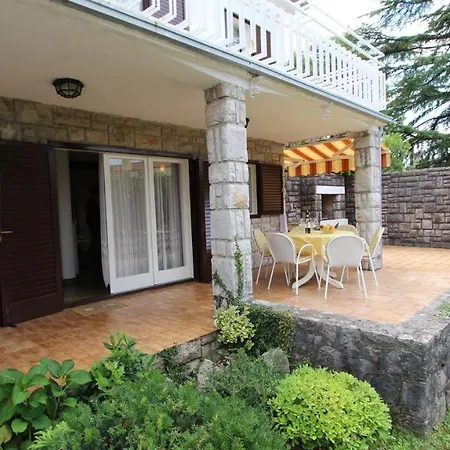 Dora Guest house *