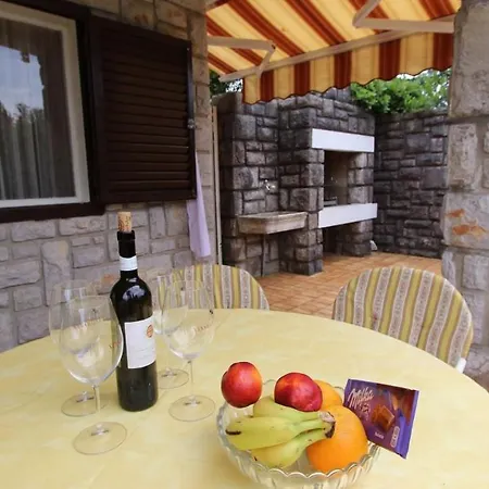 Gostinjska kuća Dora 4*