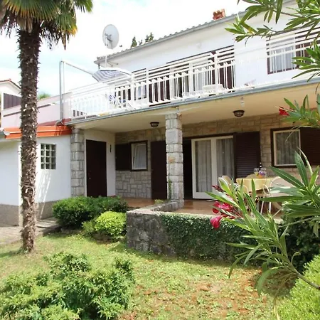 Dora Gostinjska kuća 4*