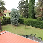 Dora 4*