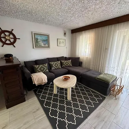 Gostinjska kuća Dora 4*